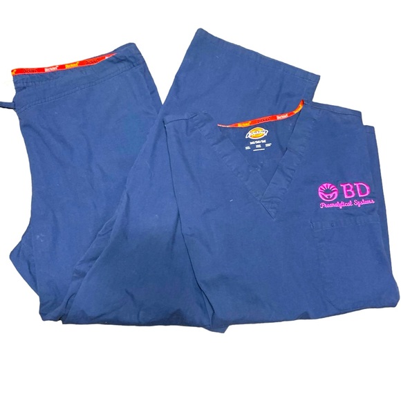 DICKIES UNISEX V-NECK ONE POCKET SCRUB TOP - NAVY Both Top/Bottom Included - Picture 3 of 6